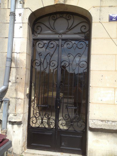 Rénovation d'une belle porte à Soissons